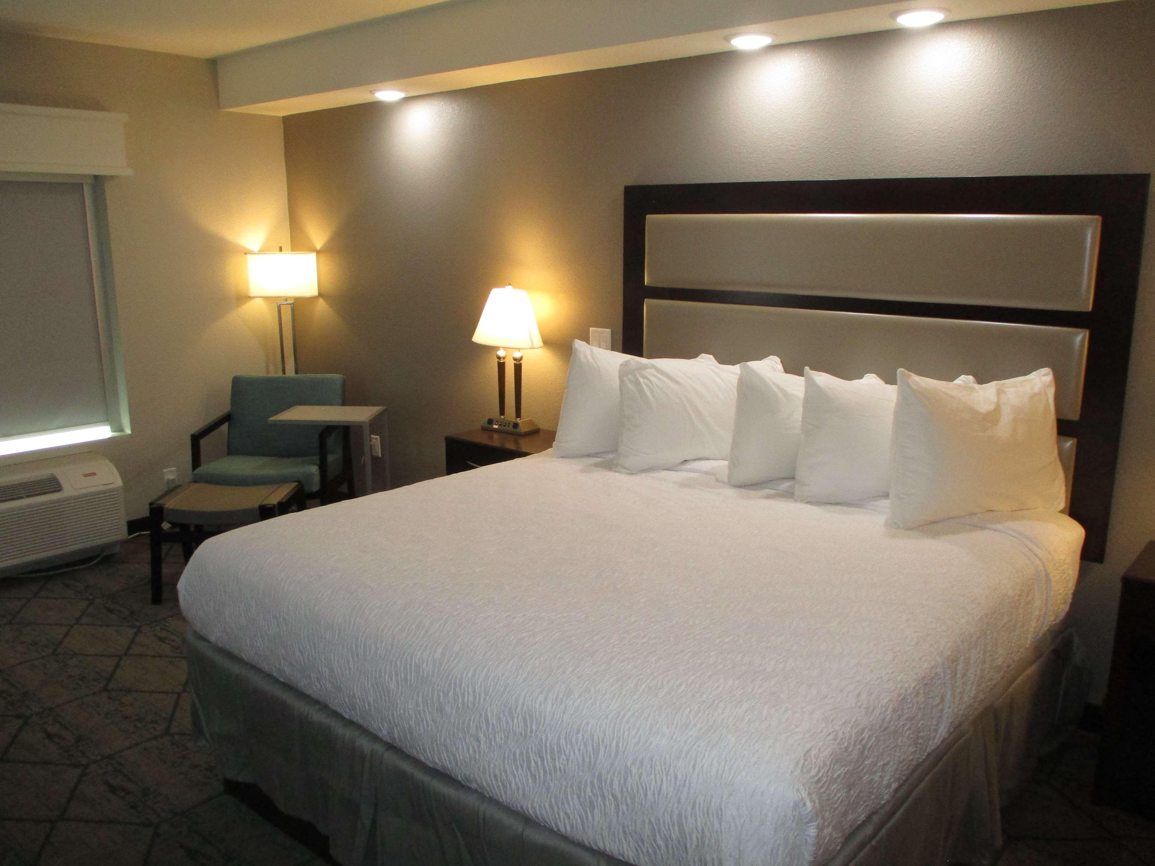Best Western Plus Mcpherson Exterior foto