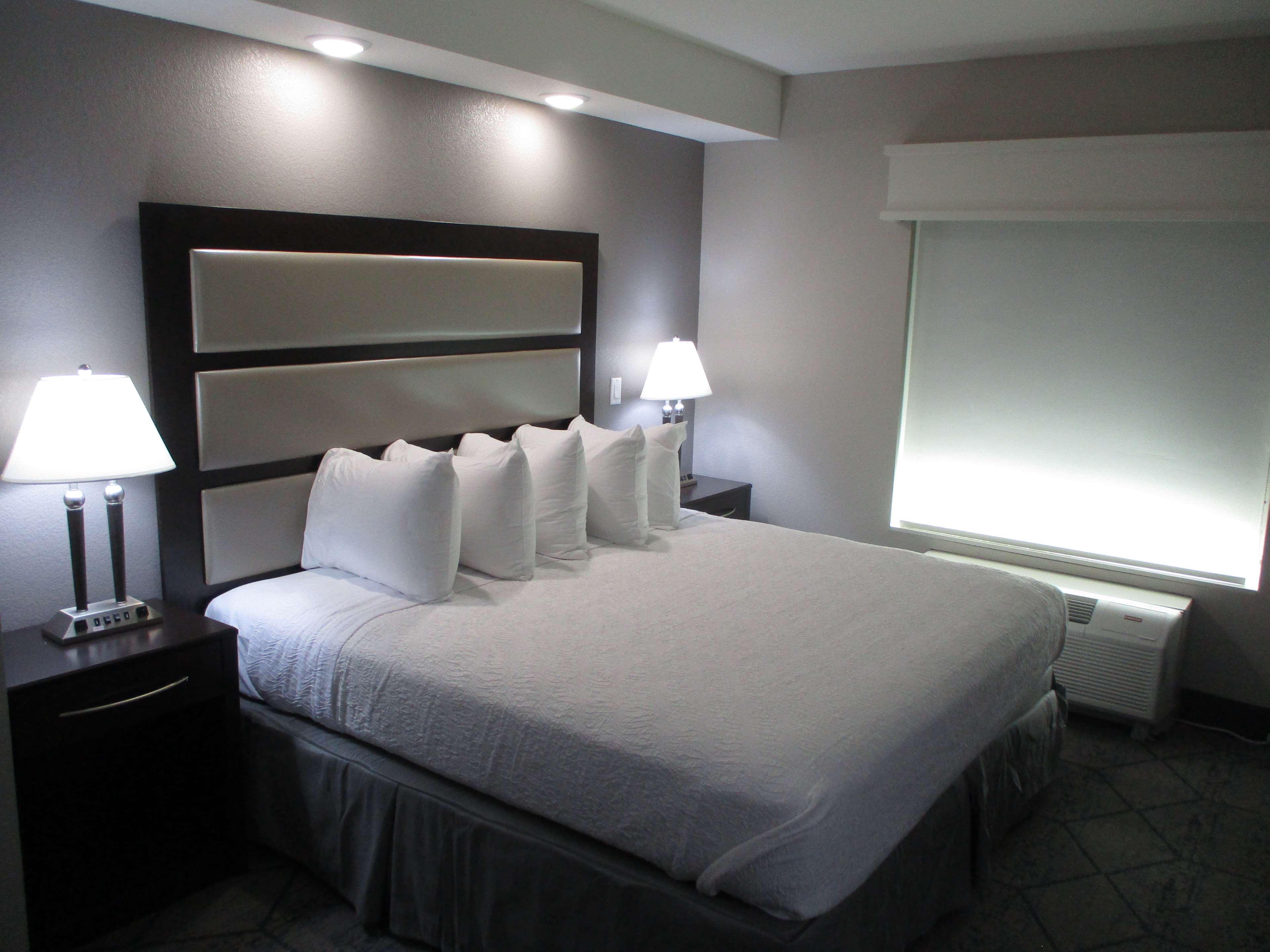 Best Western Plus Mcpherson Exterior foto